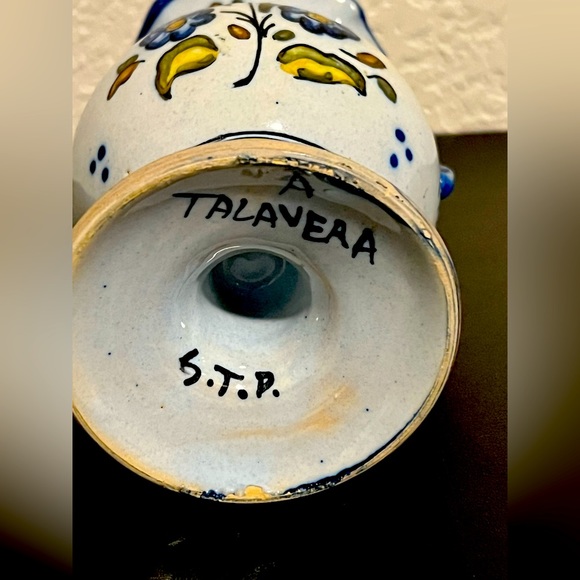 Talavera  Two Handle Vase Handpainted. Signed S.T.P. 6” Tall - Picture 4 of 5